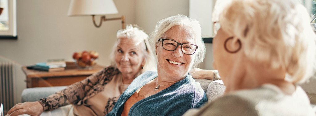 residence seniors jardins arcadie senior 3 dames 2880x1060