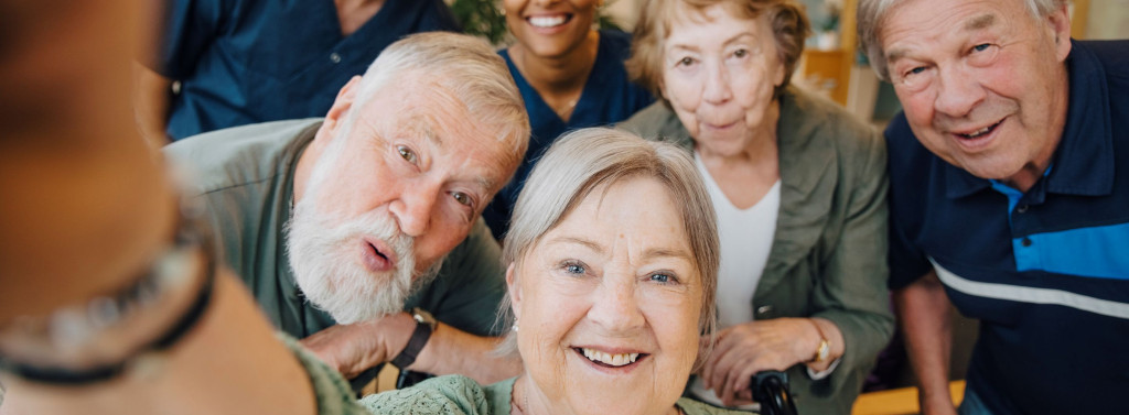 selfie equipe et residents - 2880 x 1060