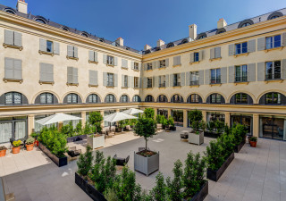 residence-seniors-versailles-gibier-2-jardin-2048x1440