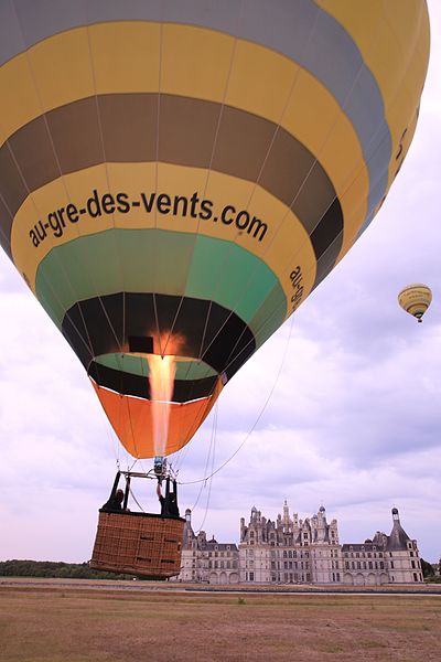 Château_de_Chambord,_lancement_de_montgolfière
